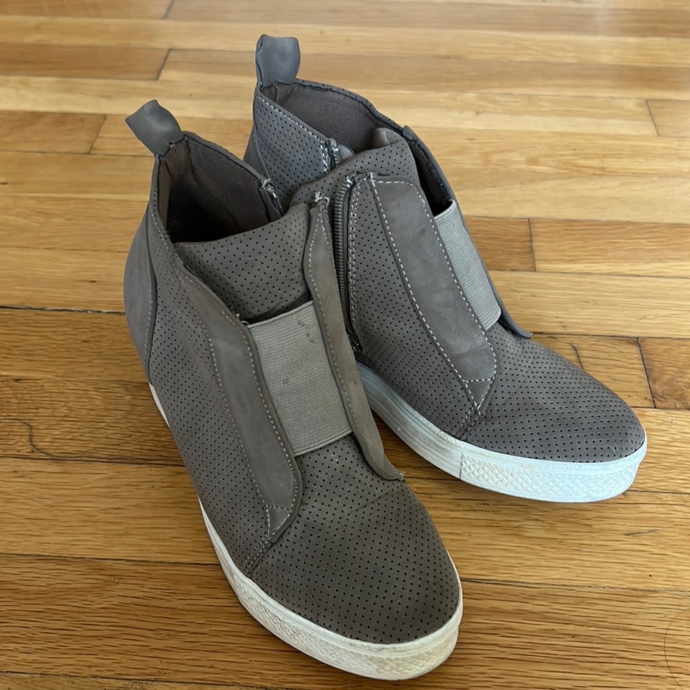 Light grey wedge sneaker. Size 7.5.